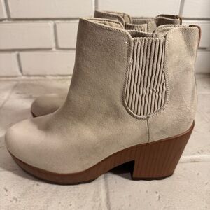 Dr. Scholl's Women's Walk Away Faux Suede Ankle Boots Sz 9 Oyster